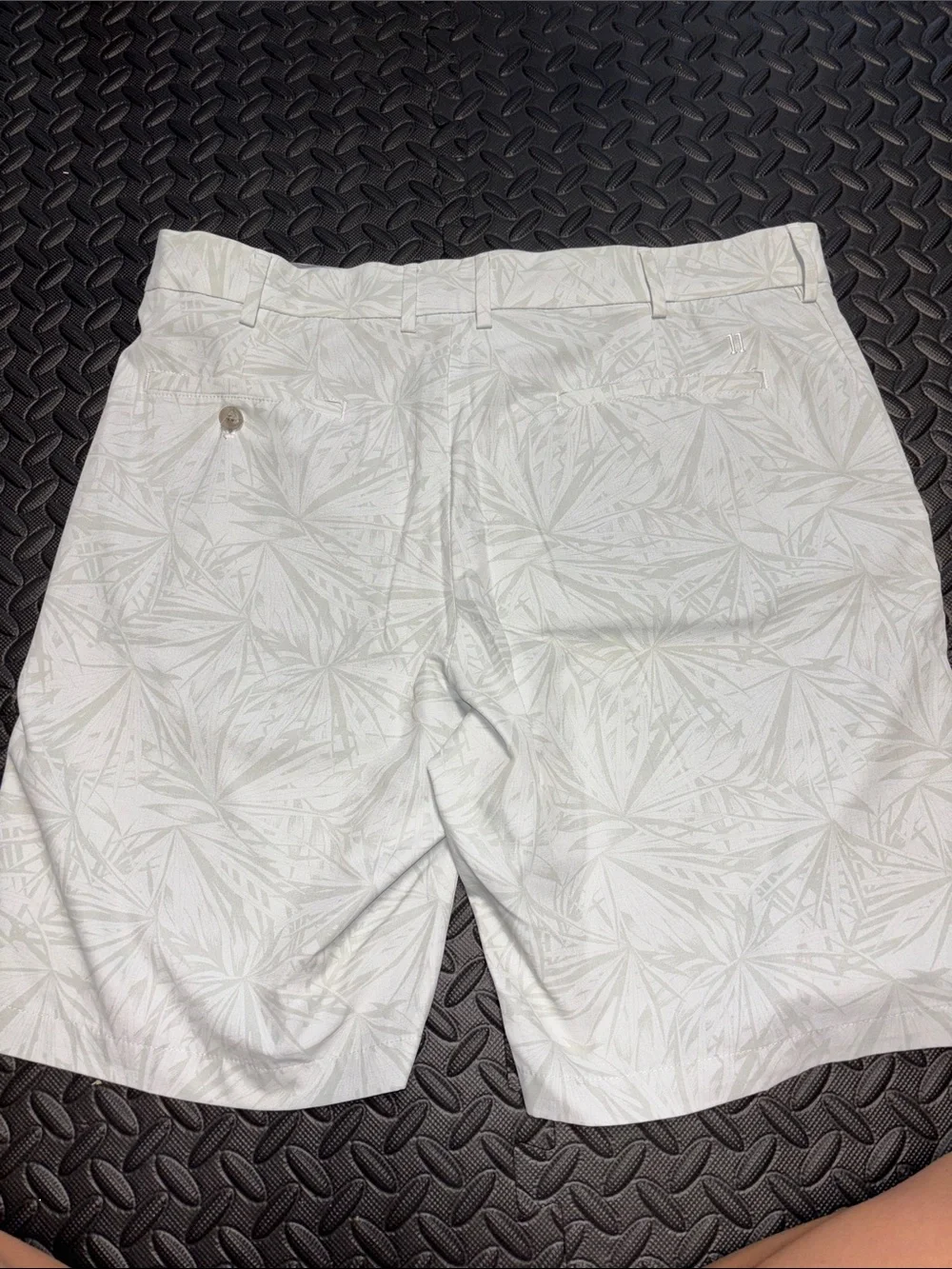 Walter Hagen Men's White Tropical Print Shorts athletic golf